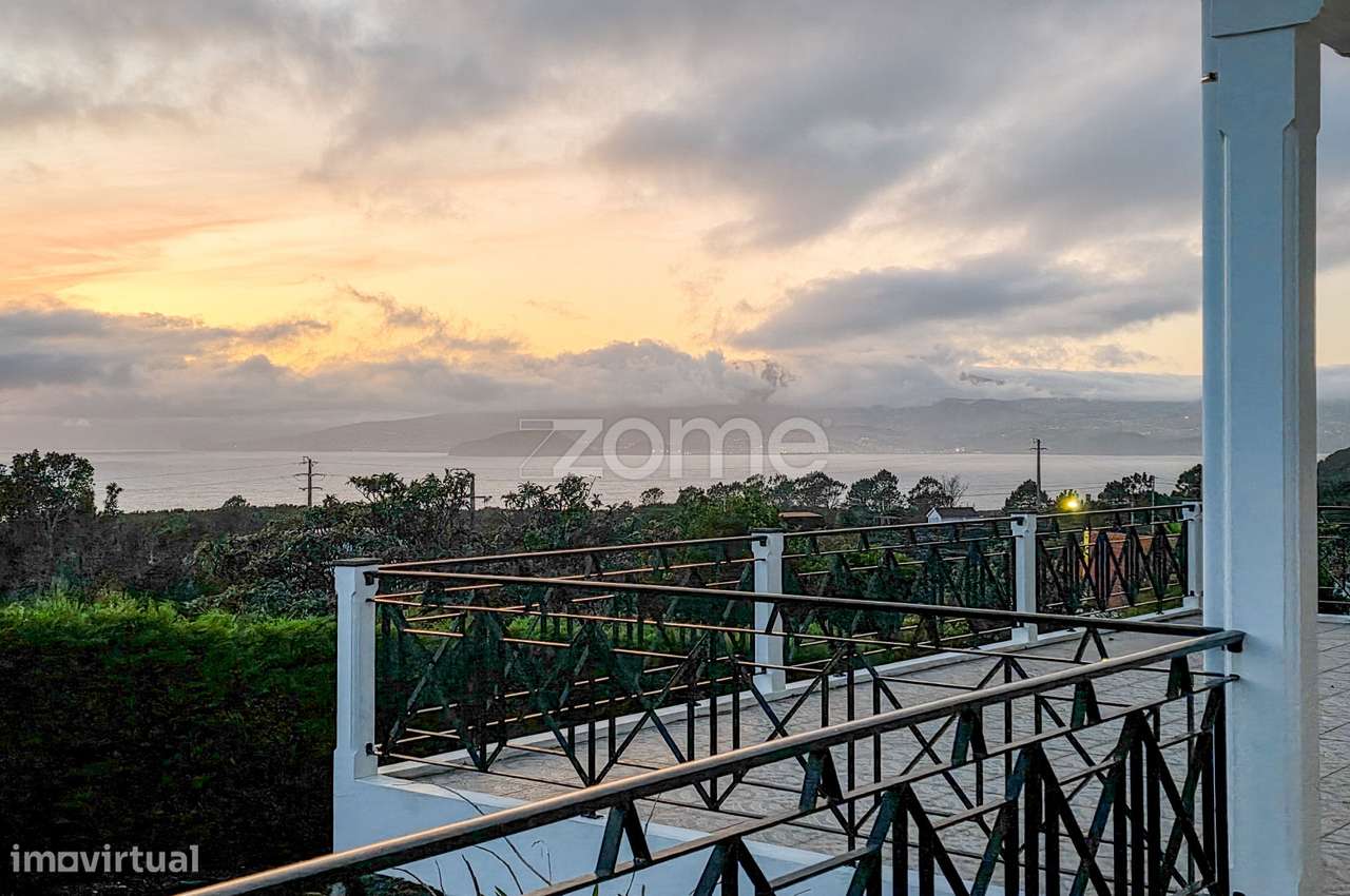 Moradia T4+1 na Ilha do Pico com Terraço Panorâmico e Vista Mar-29
