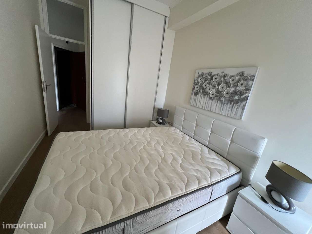 T1 Porto  Rua da Alegria    Metro Marquês  Remodelado e Mobilado-19