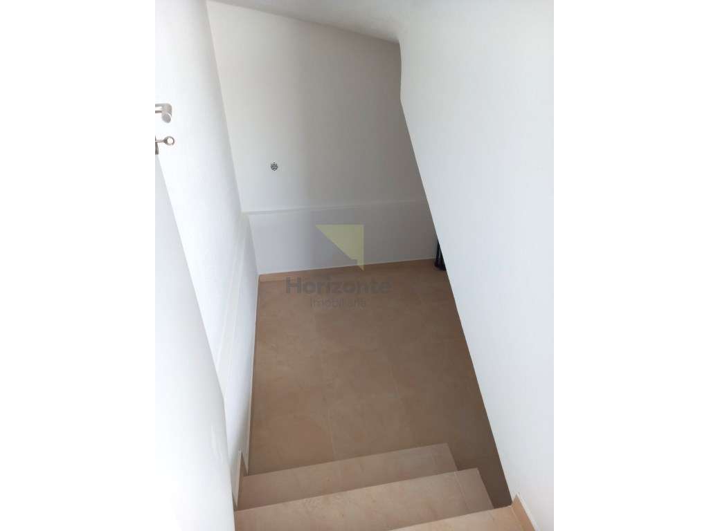 Moradia Geminada T3 + 1 - Fernão Ferro-6