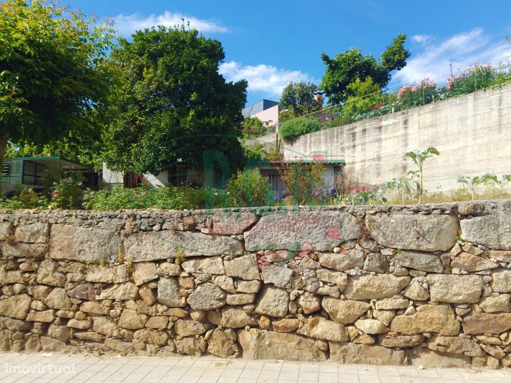 Junto ao Largo do Souto - Terreno par...