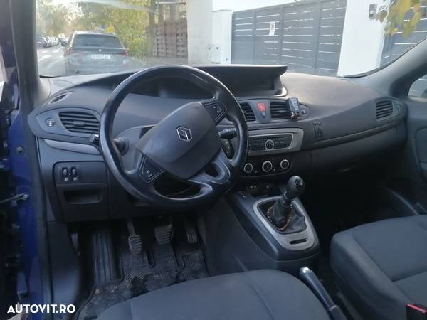 Renault Grand Scenic - 9