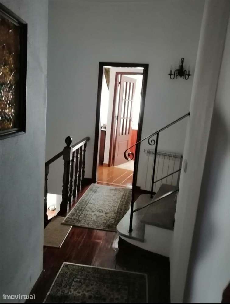 Moradia de Grande Dimensão com Potencial Habitacional, Turístico e de-44