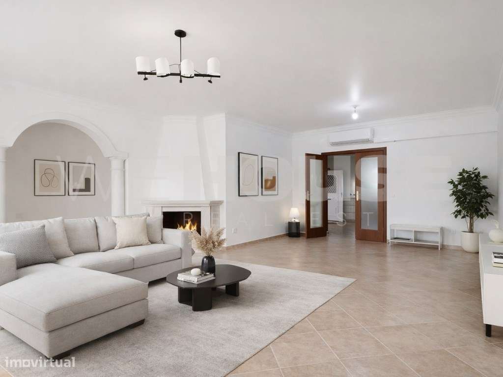 Moradia T4 com 280 m2, inserida em terreno com 2500 m2 em Palmela-9