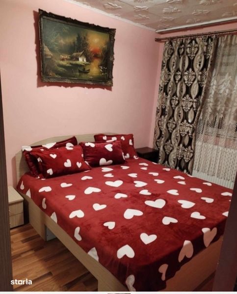 Vând Apartament cu 3 camere...