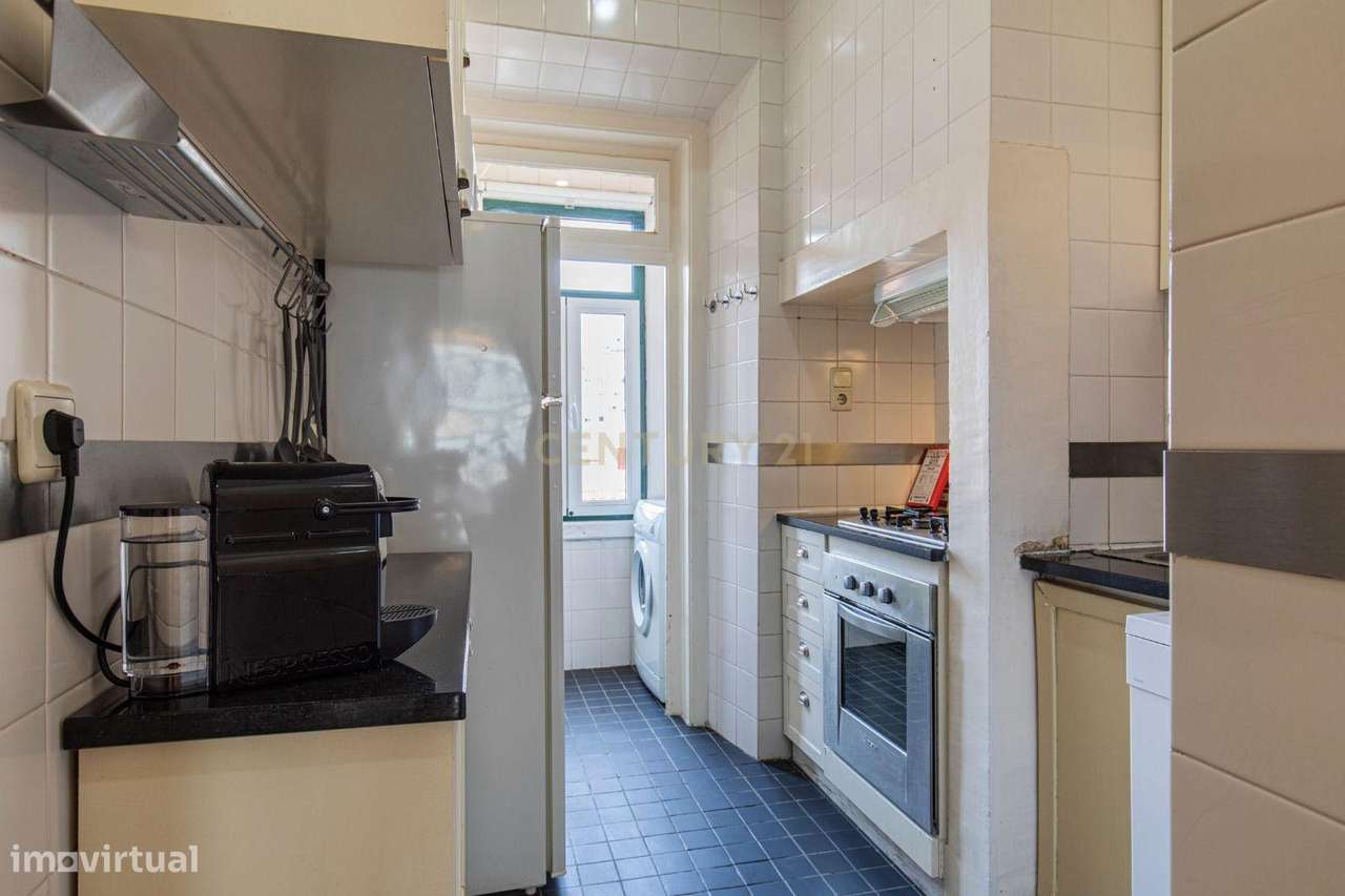 Apartamento T2 , na Rua da Aliança Operária  em Alcântara .-8