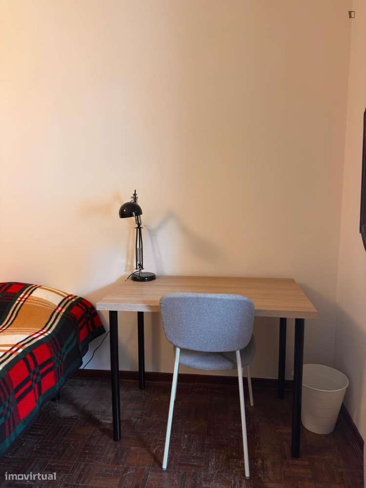 Quarto - localizado em Baixa de Santa Clara Coimbra - Grande imagem: 4/10
