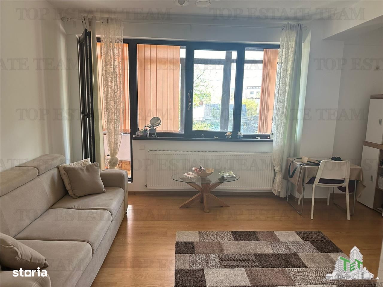 Apartament de 2 camere de vanzare in zona Damaroaia