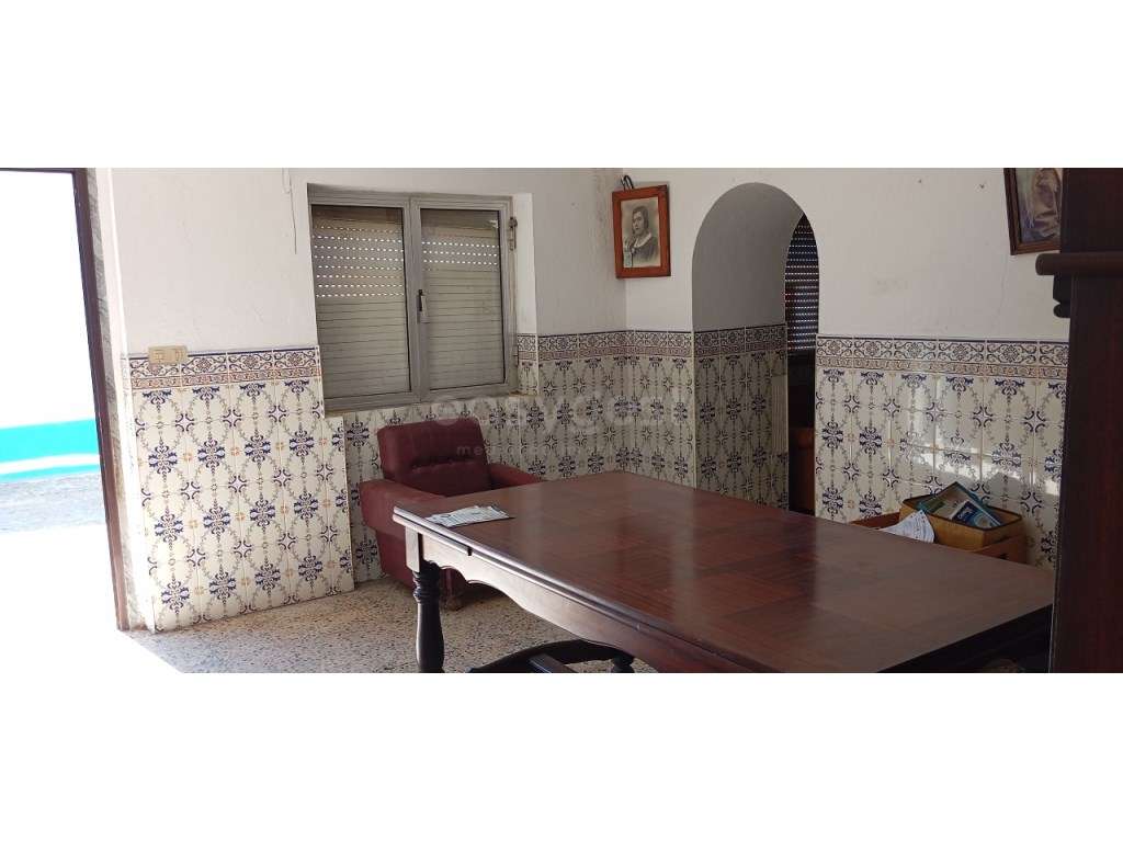 Moradia T4+2 com quintais e garagem no centro da aldeia de Baleizão - Grande imagem: 3/12