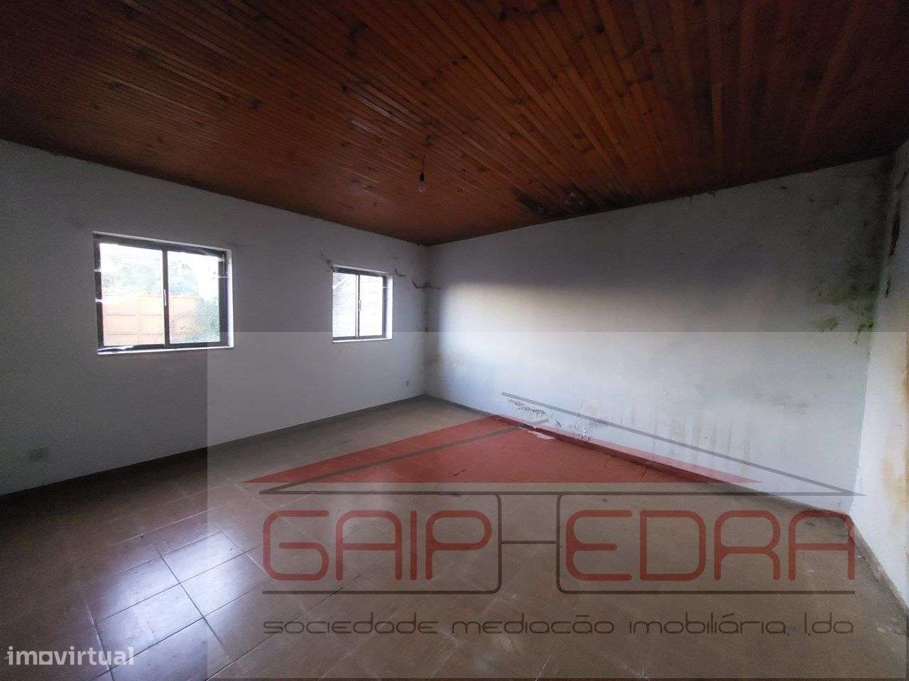 Moradia T3 em Mesão Frio com varanda e acessibilidade-16