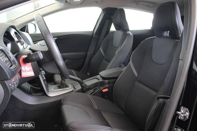 Volvo V40 2.0 D3 Momentum - 11