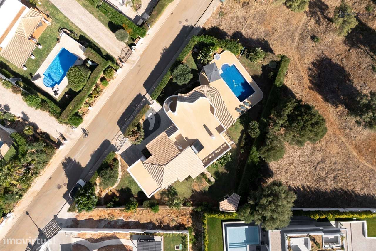 Moradia Térrea T4 Isolada em Albufeira – Um Refúgio de Luz, Conforto e-48