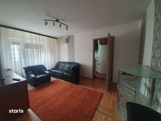 Vand apartament 3 camere, etajul 2, zona Romanilor