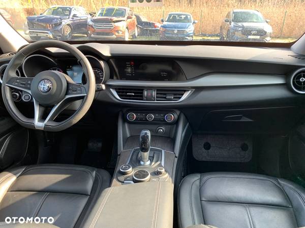 Alfa Romeo Stelvio 2.0 Turbo 16V AT8-Q4 Ti - 15