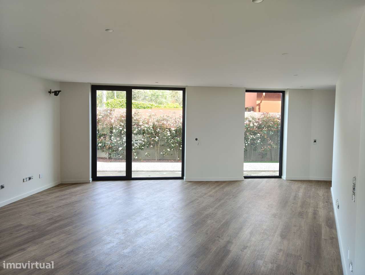 Moradia T4 com piscina e jardim em Canidelo-12
