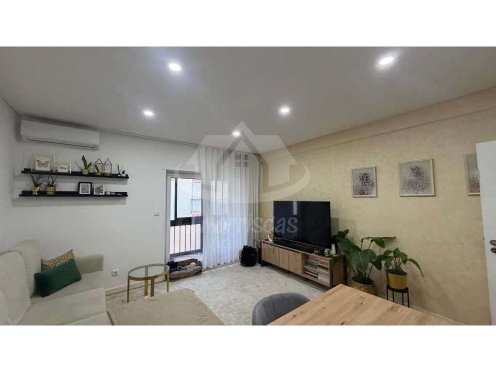 Apartamento T2 com garagem na Póvoa de Santa Iria Totalmente remode... - Grande imagem: 4/34