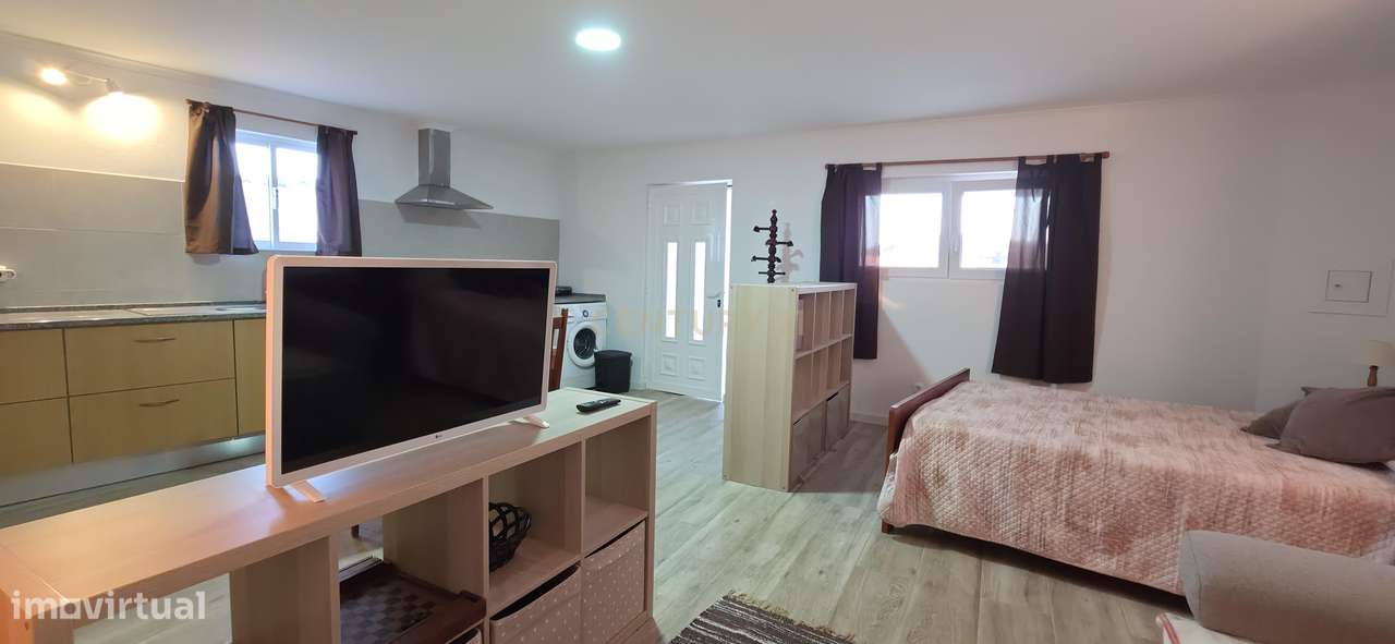 Moradia T2 com aproveitamento de sótão, anexo T0 e excelente localizaç-36
