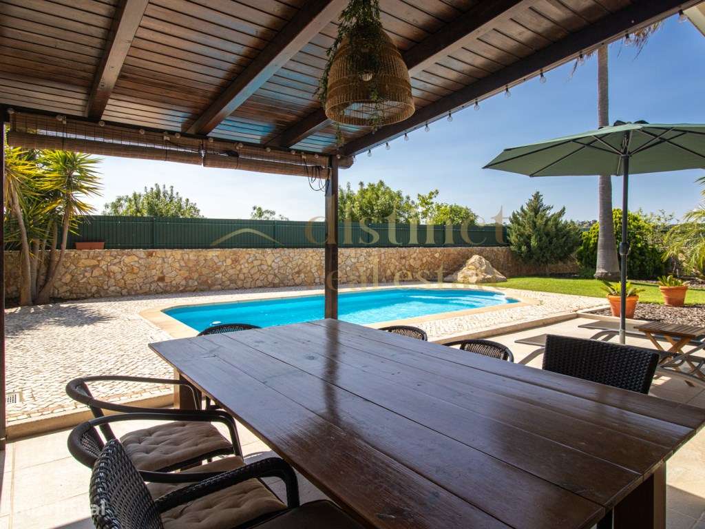 FANTÁSTICA/MORADIA EM BANDA/COM 4 QUARTOS/JARDIM & PISCINA/A APENAS...-29