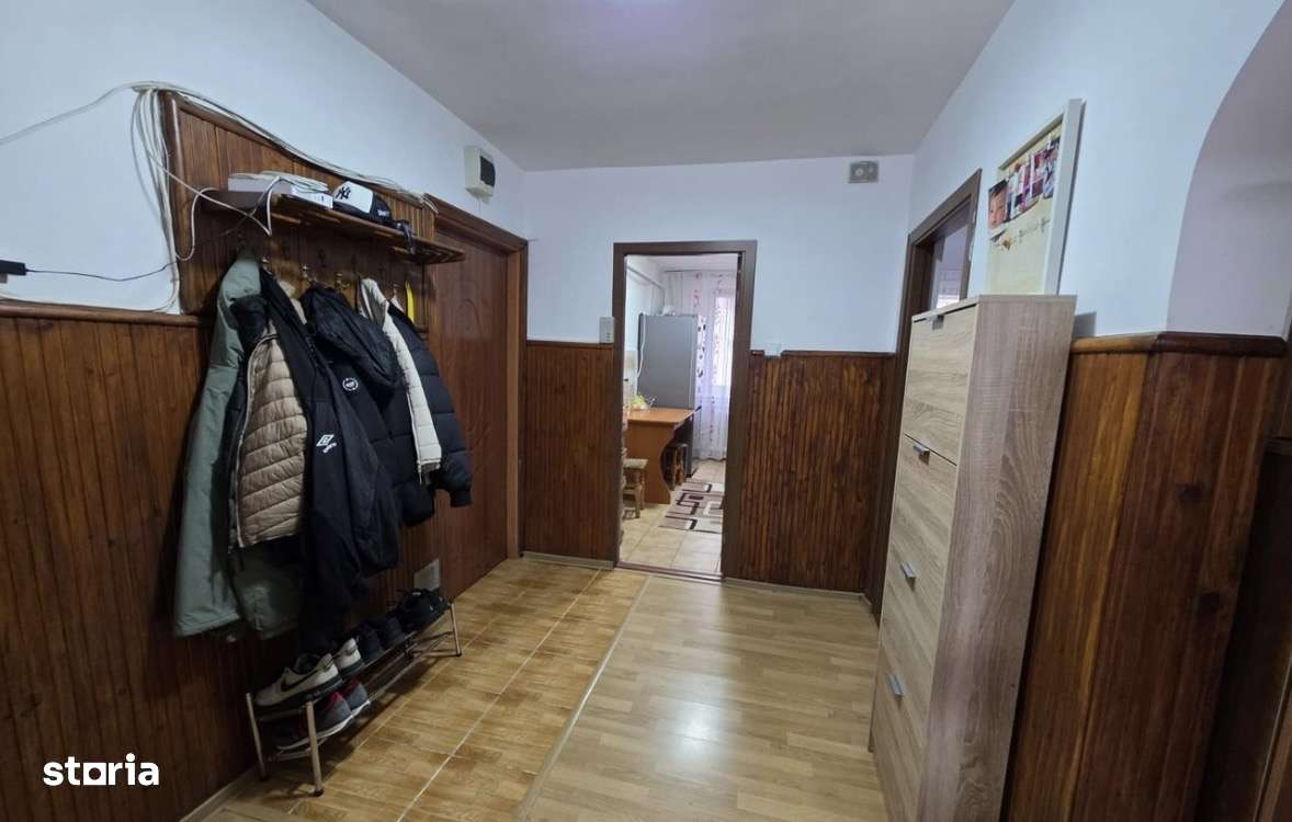 Apartament 3 camere, Roman, NT, zona Favorit - Imagine principală: 4/5
