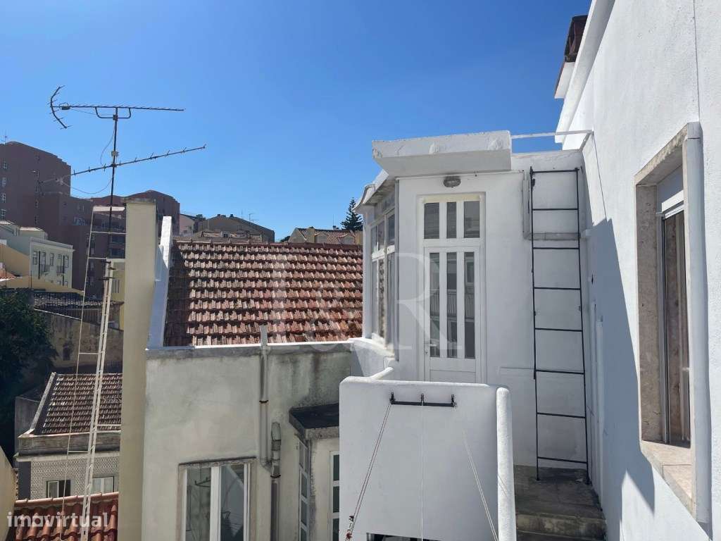Apartamento T1 renovado com vista rio na Graça, Lisboa-22