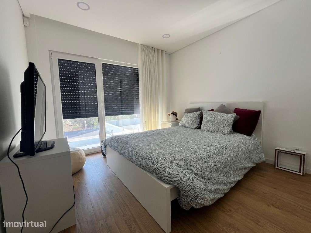 Moradia Isolada T4 Com piscina-22