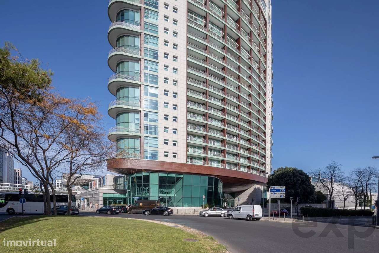 Arrenda T4 Duplex (3 Suites, 3 estacionamentos e arrecadação) na Torre - Grande imagem: 2/26