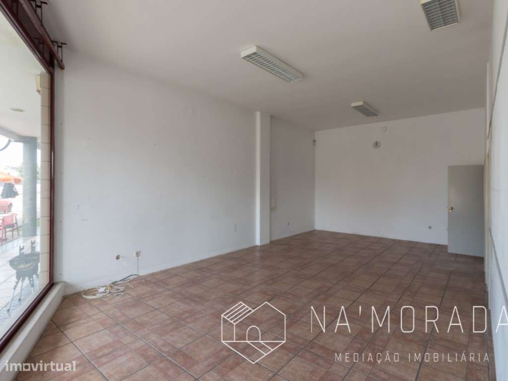 Loja com 82m2 c/ arrumos, convertível em habitação, para venda em L... - Grande imagem: 5/26