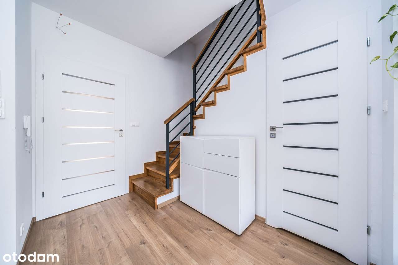 Dwupoziomowe mieszkanie do wejścia.-8
