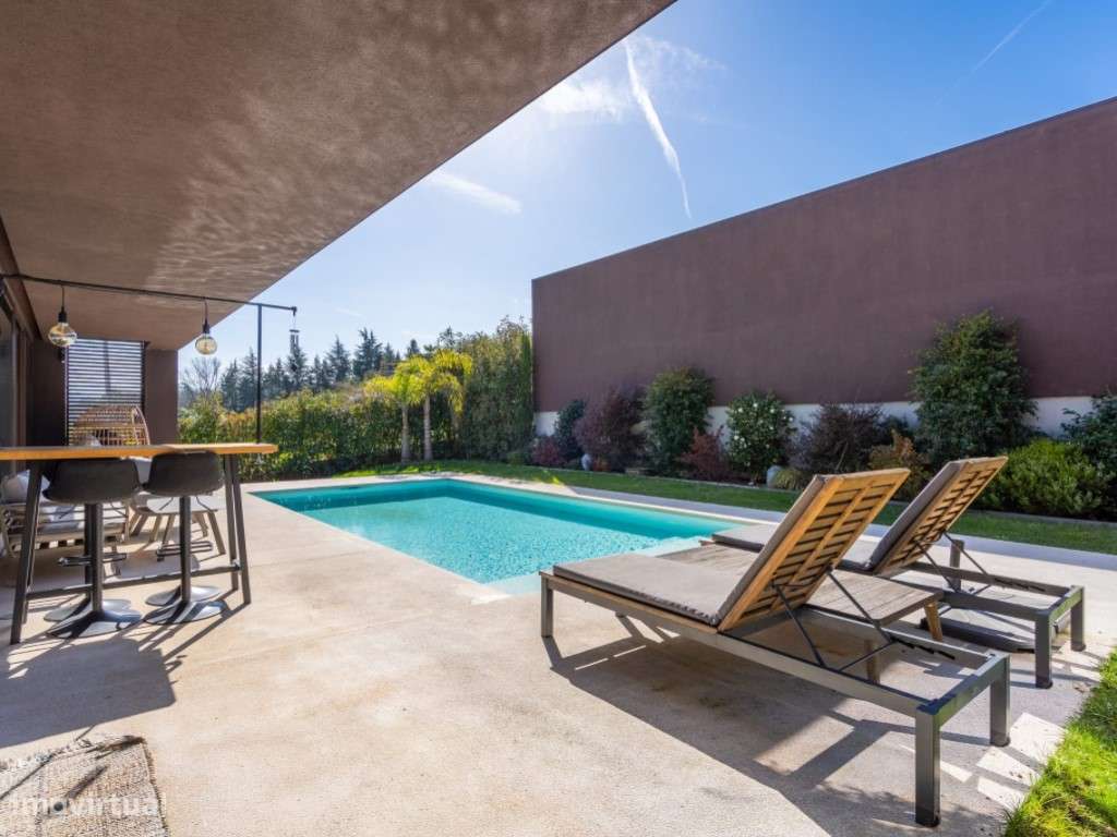 Moradia Exclusiva V4 com Piscina aquecida-43