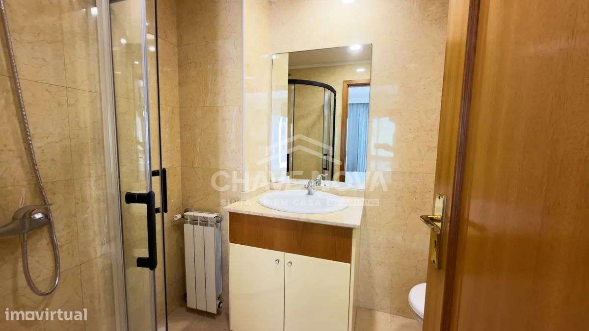 Apartamento T2 Mobilado c/ Lugar de Garagem em Oliveira do Douro-29