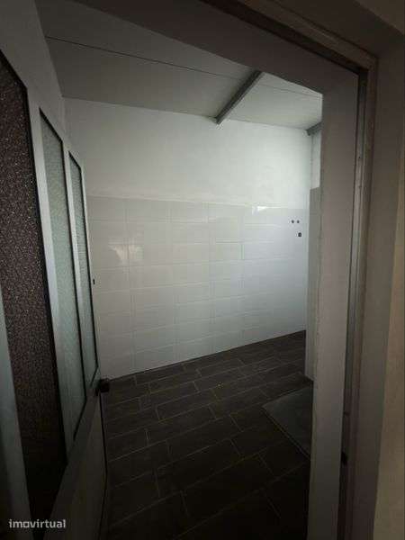 Alugo Armazém para Carpintaria equipado com maquinas - Grande imagem: 5/12