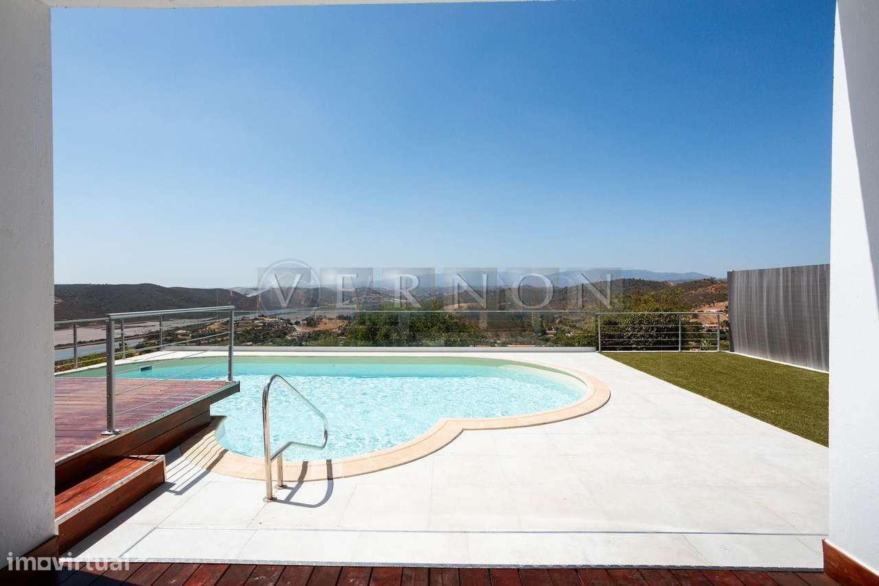 Moradia Renovada T4 com Vista Rio Arade, Piscina e 2.450 m² de Terreno-40
