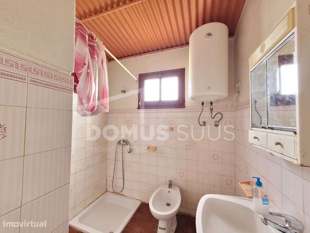 Moradia térrea localizada em zona calma-7