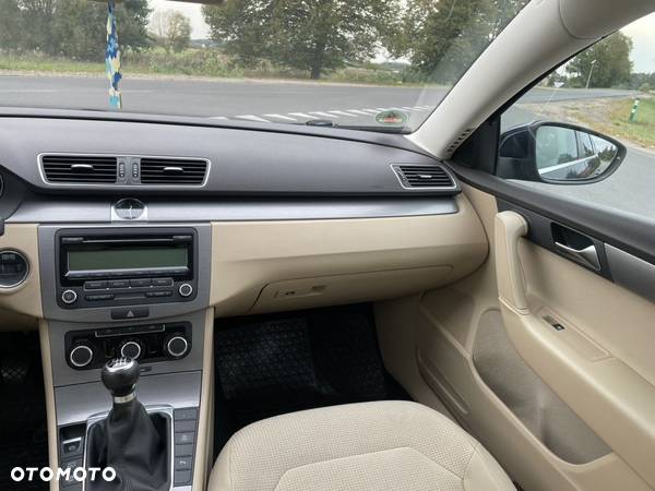 Volkswagen Passat 2.0 TDI Comfortline - 13