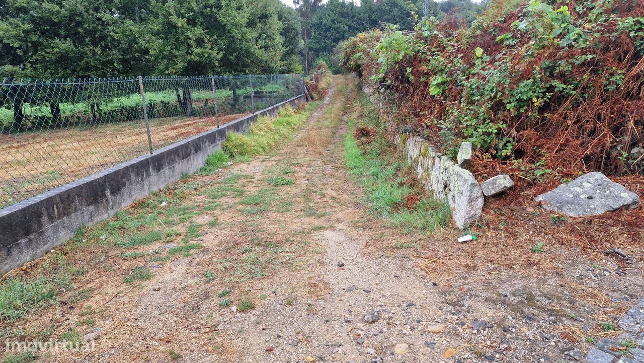 Terreno plano, com 2152m2, localizado a 5 minutos do centro de S. Pedr-8