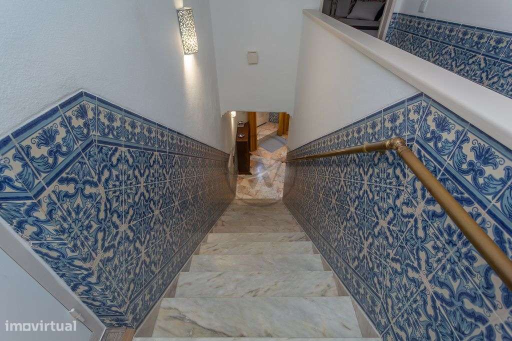 Moradia T5 com jardim e piscina no coração histórico de Azeitão-50