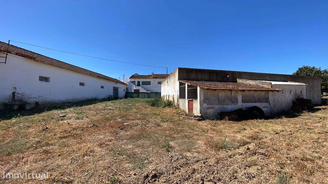 Lote de terreno com 53.162,5m2, localizado a 3Km do Nó do Carregado-12