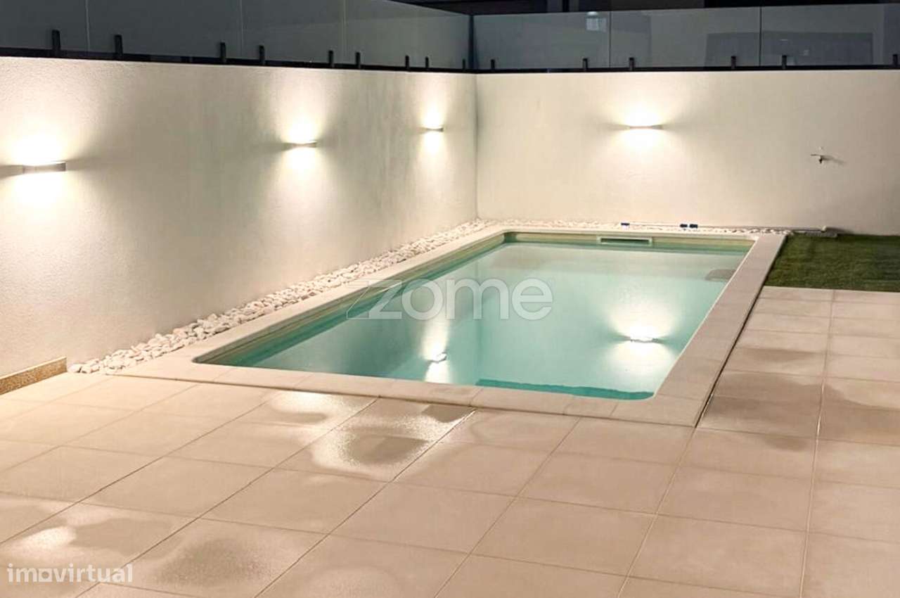 Moradia Térrea Semi- nova com piscina-34