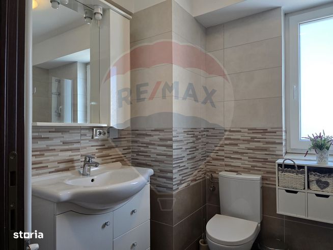 Apartament cu 3 camere de vânzare, cartier FIALD-5