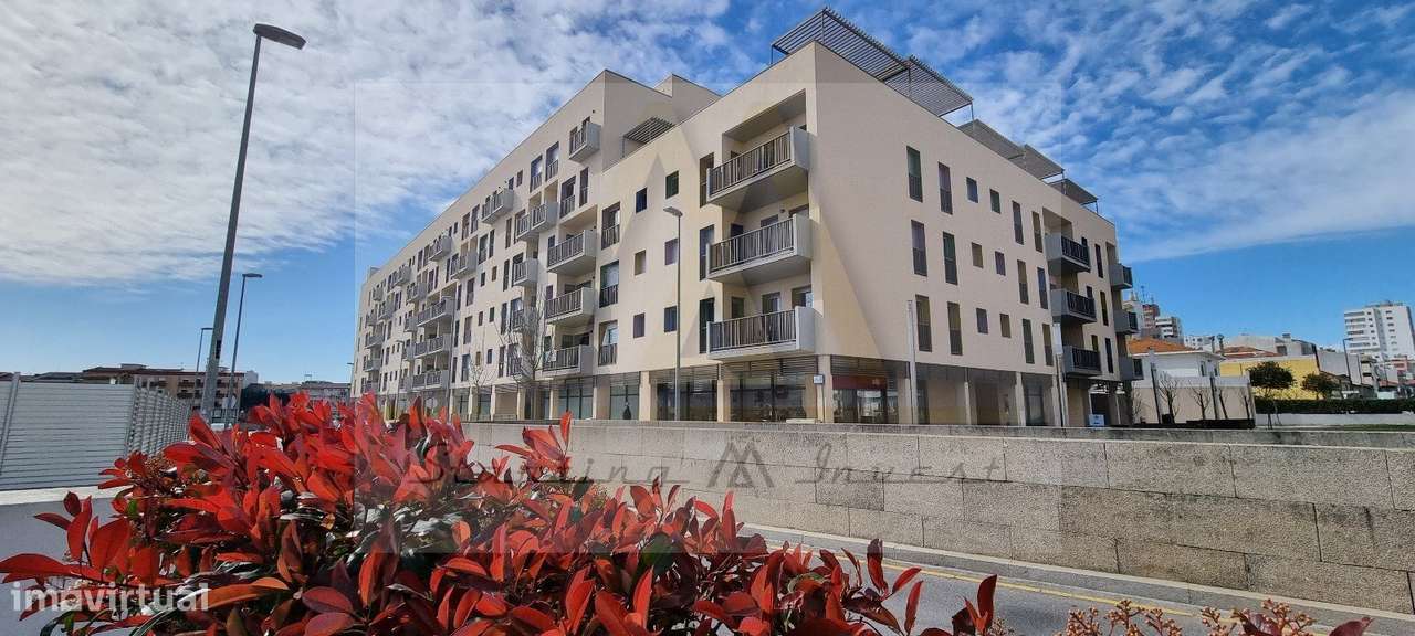 Apartamento T2 Triplex com 2 lugares garagem-0