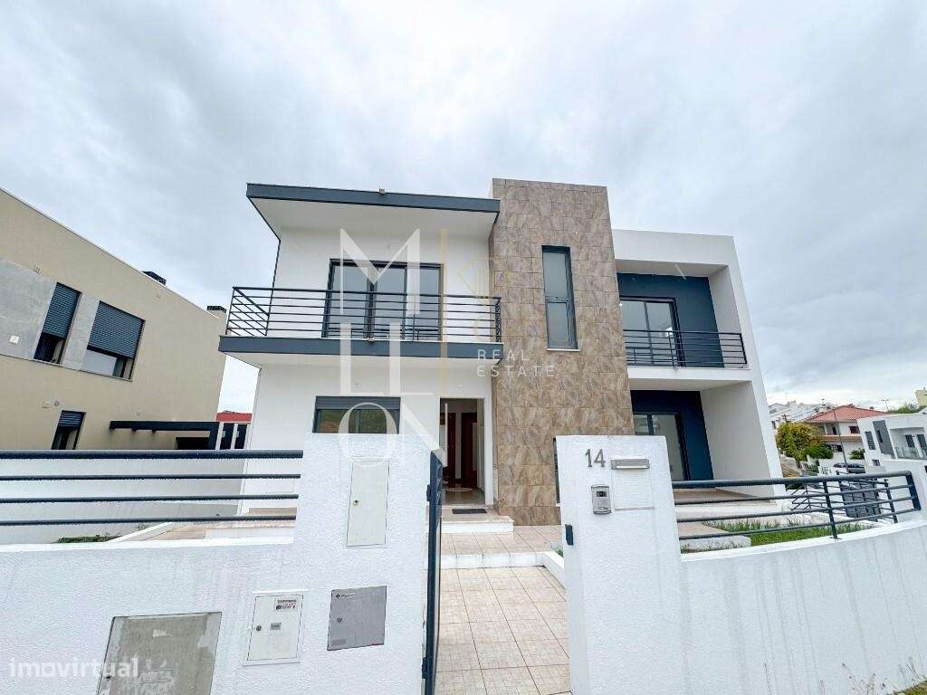 MORADIA T5 RENOVADA | GARAGEM 100 m2 | PRONTA A HABITAR – FEIJÓ-24