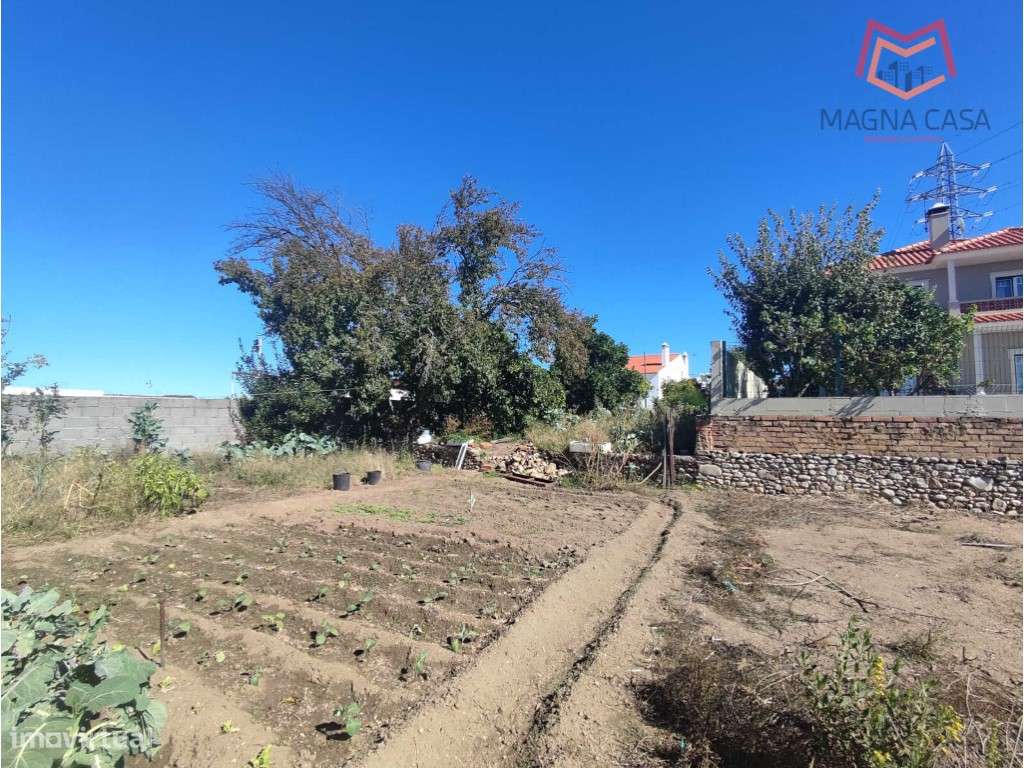 Moradia em Propriedade Total com 3 apartamentos T3, + 1 apartamento...-18