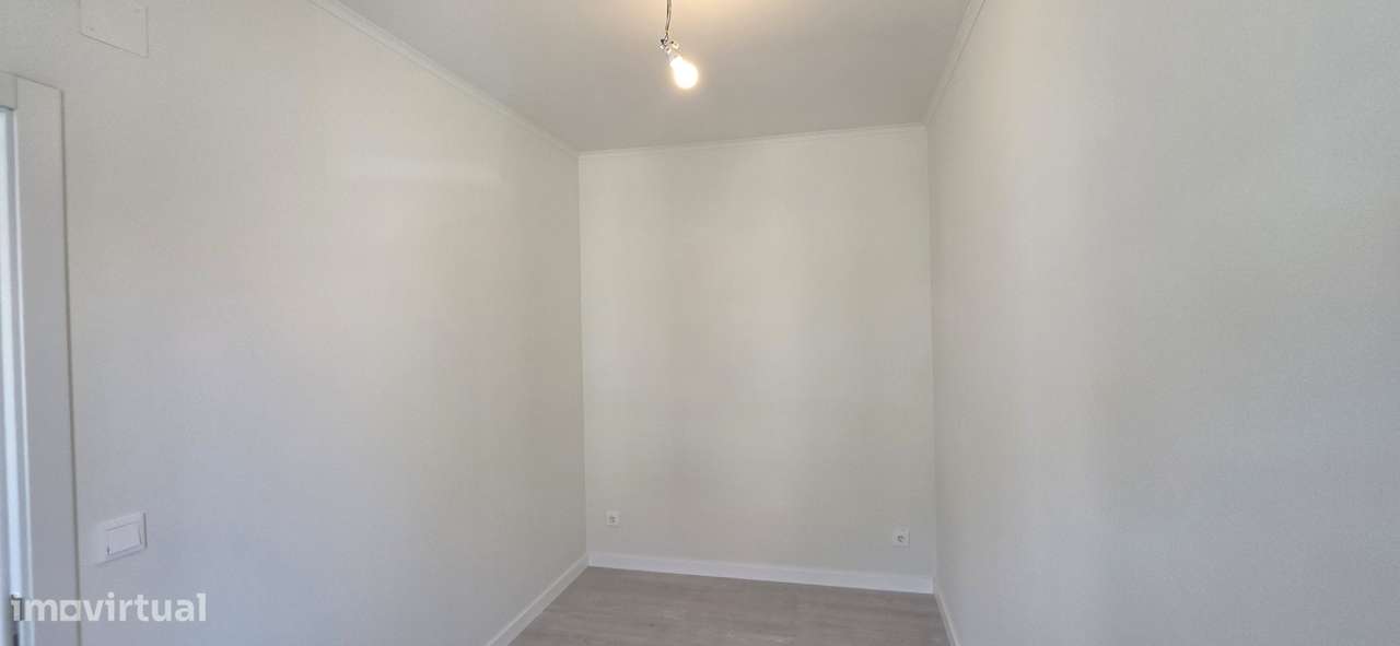 Apartamento T2 Remodelado em Lisboa - Oportunidade Imperdível!-17