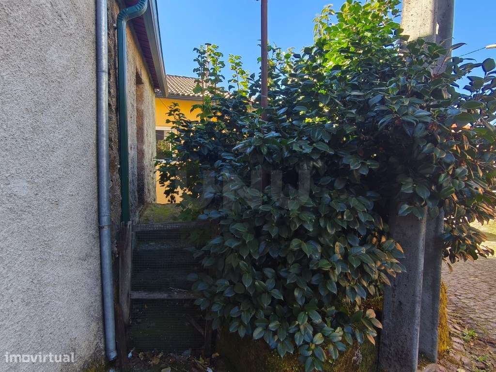 Moradia, em aldeia tranquila, em excelente estado de conservação, p...-34
