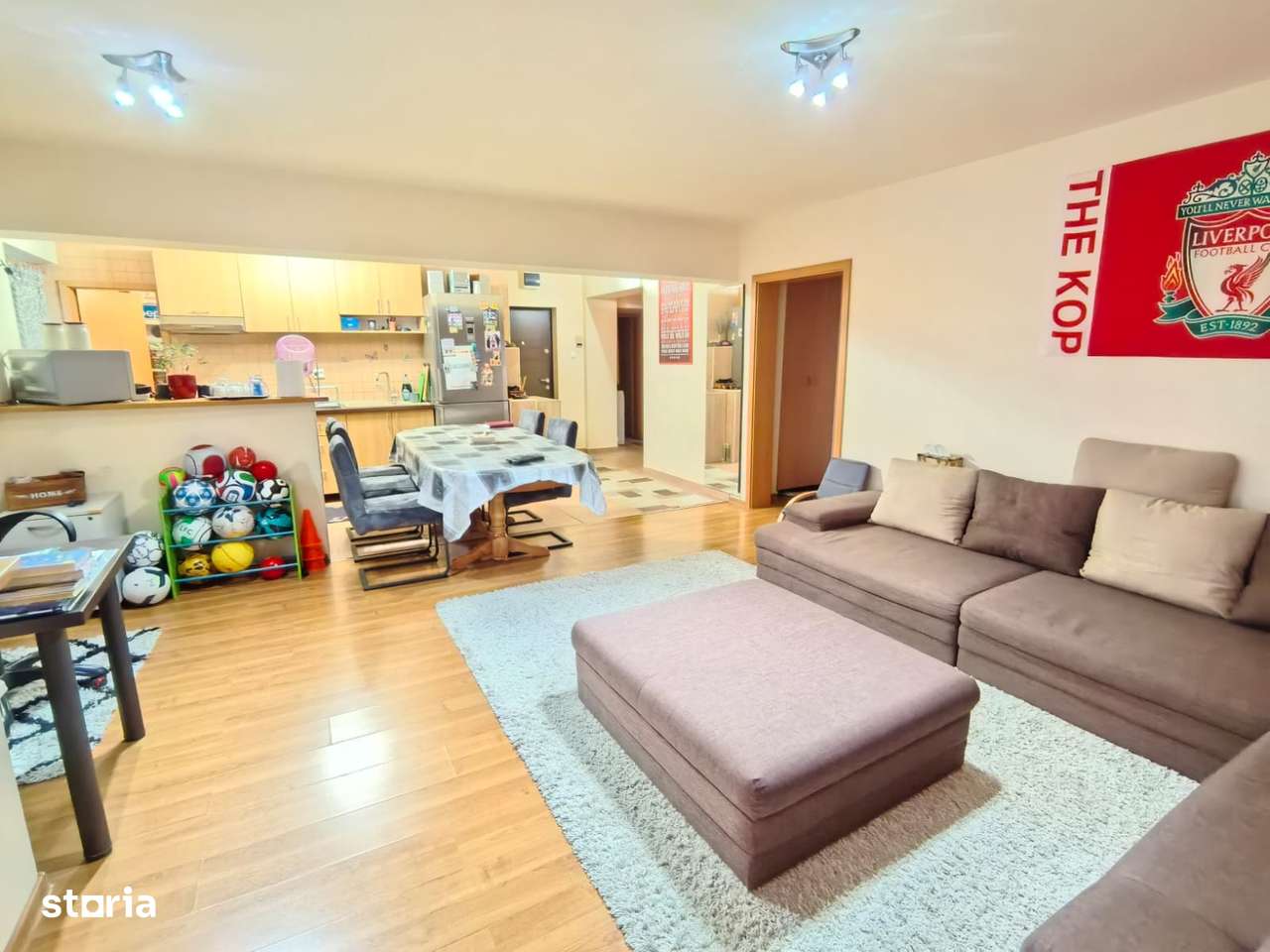 Apartament cu 4 camere -ETAJ INTERMEDIAR--0