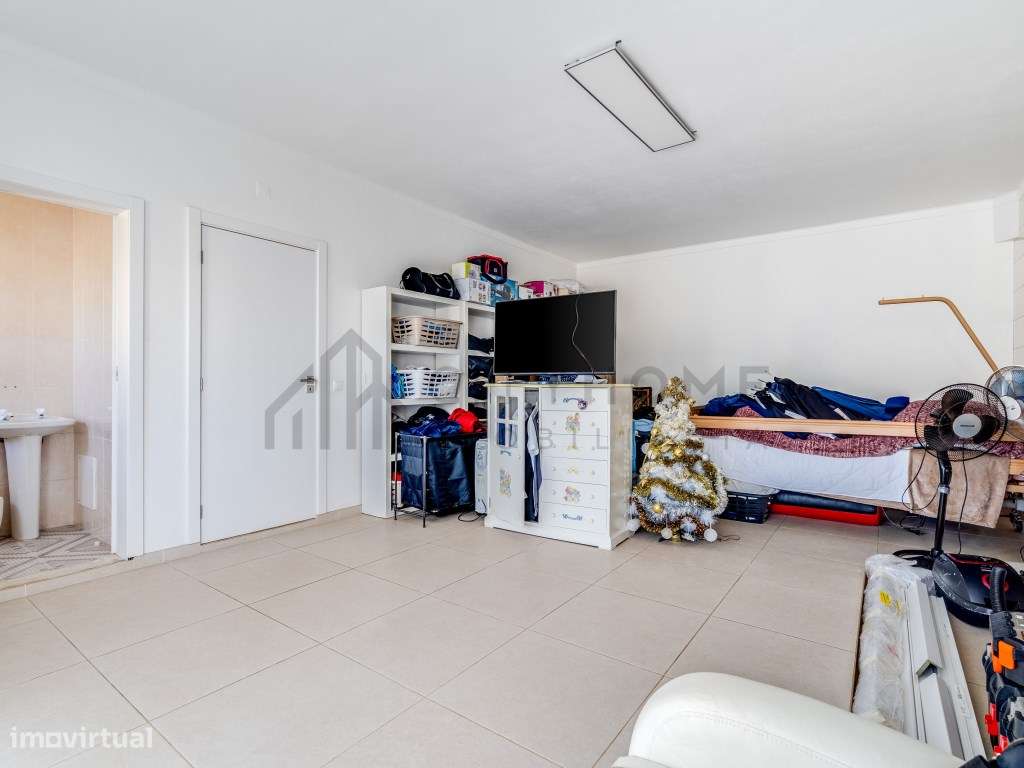 Moradia T3 com piscina e garagem em Lagoa-41