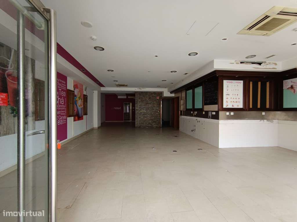 Loja comercial de 160 m² no centro do Barreiro - Grande imagem: 2/16
