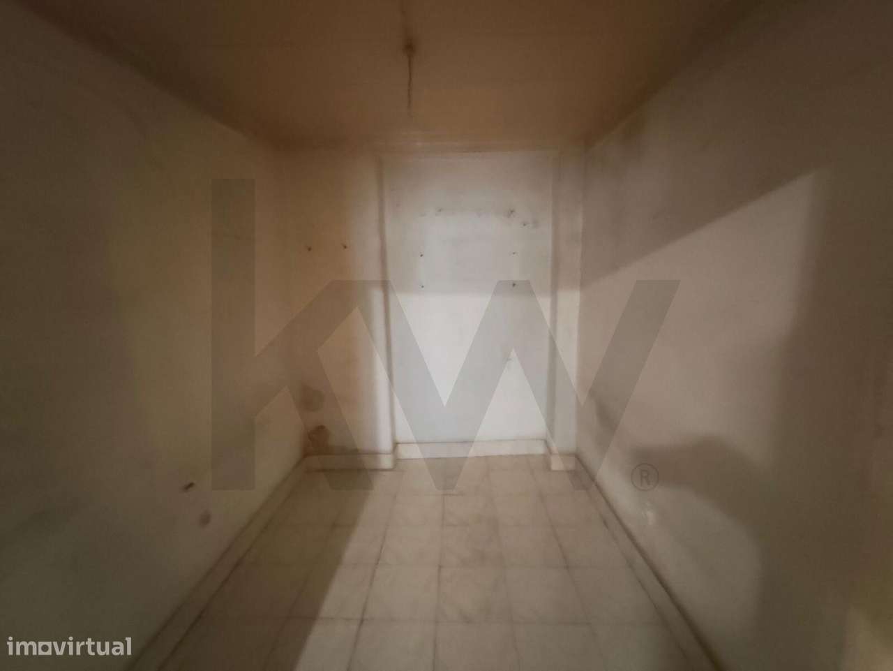 Oportunidade | T2 duplex para obras em prédio com áreas comuns reabili - Grande imagem: 4/10