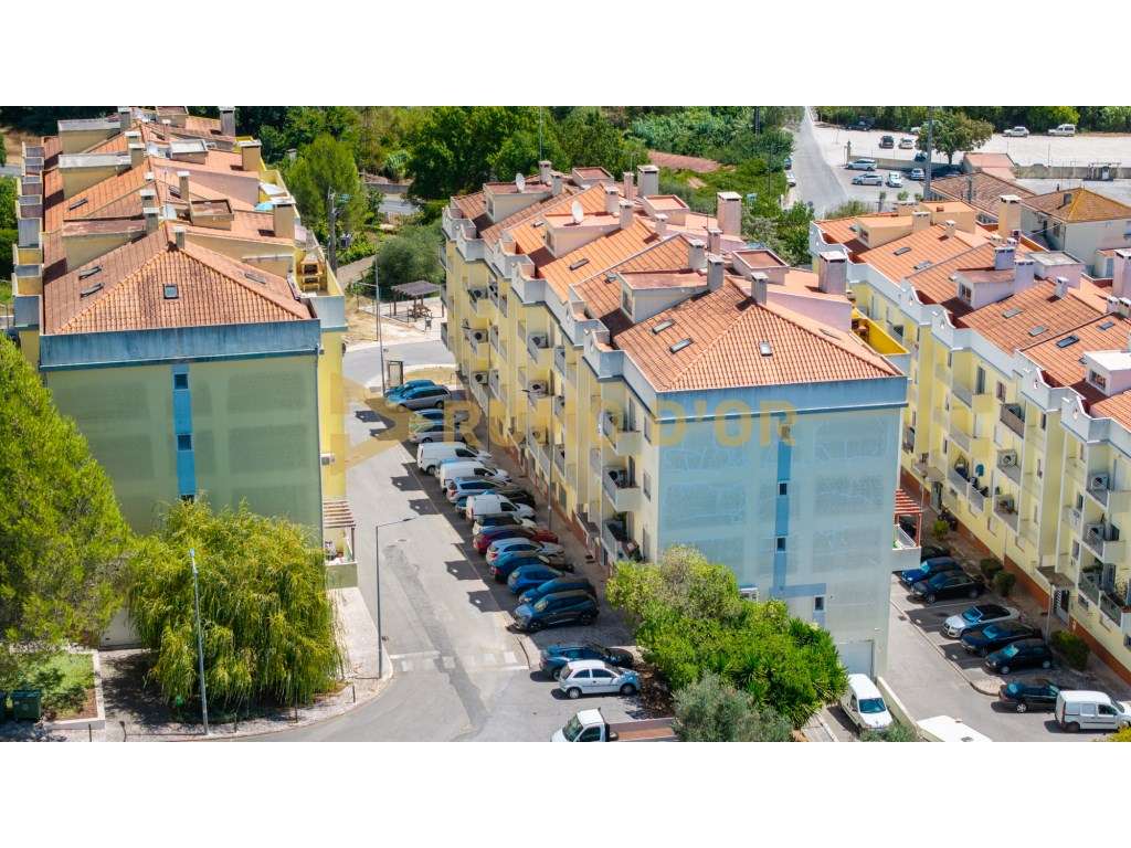 Apartamento T2 com Garagem para 2 Carros em Barnabé - Alenquer-22