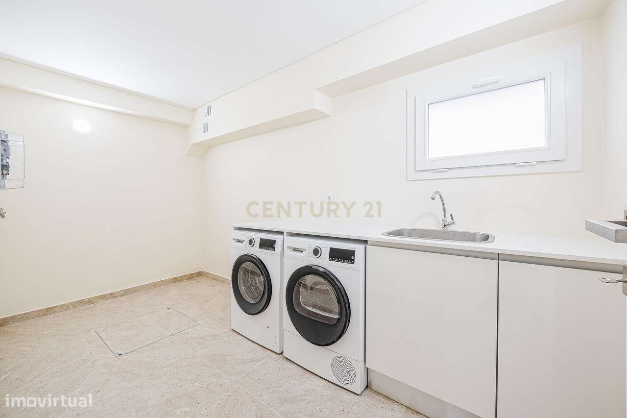 Moradia T4+1 Contemporânea com Piscina-28