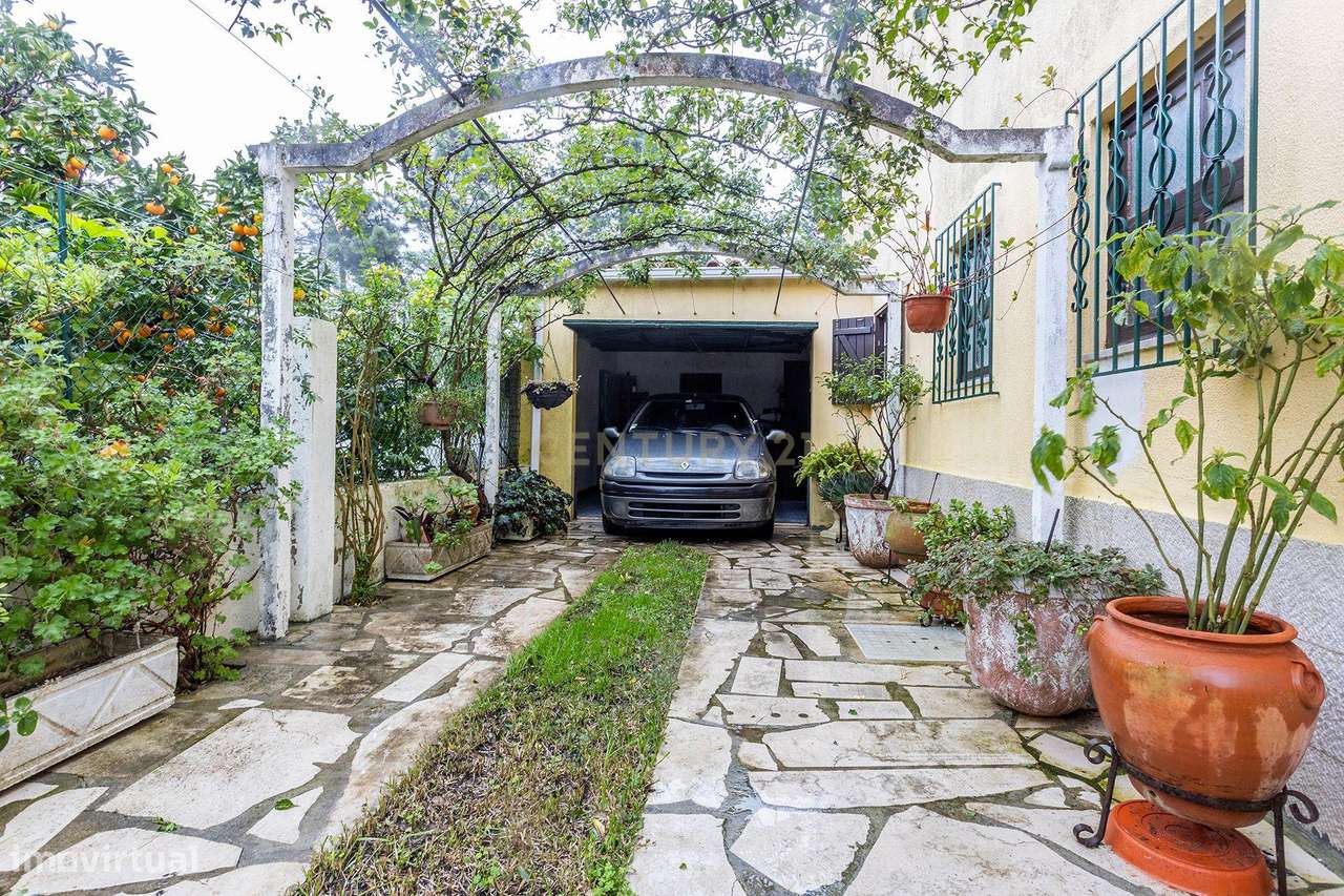 Moradia com características únicas na Aroeira-27